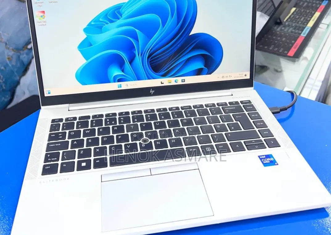 New Laptop HP EliteBook 840 G8 16GB Intel Core i7 SSD 512GB