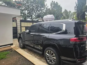 Toyota Land Cruiser 2025 Black