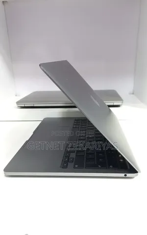 New Laptop Apple MacBook Pro 2020 M1 8GB Apple M1 SSD 256GB