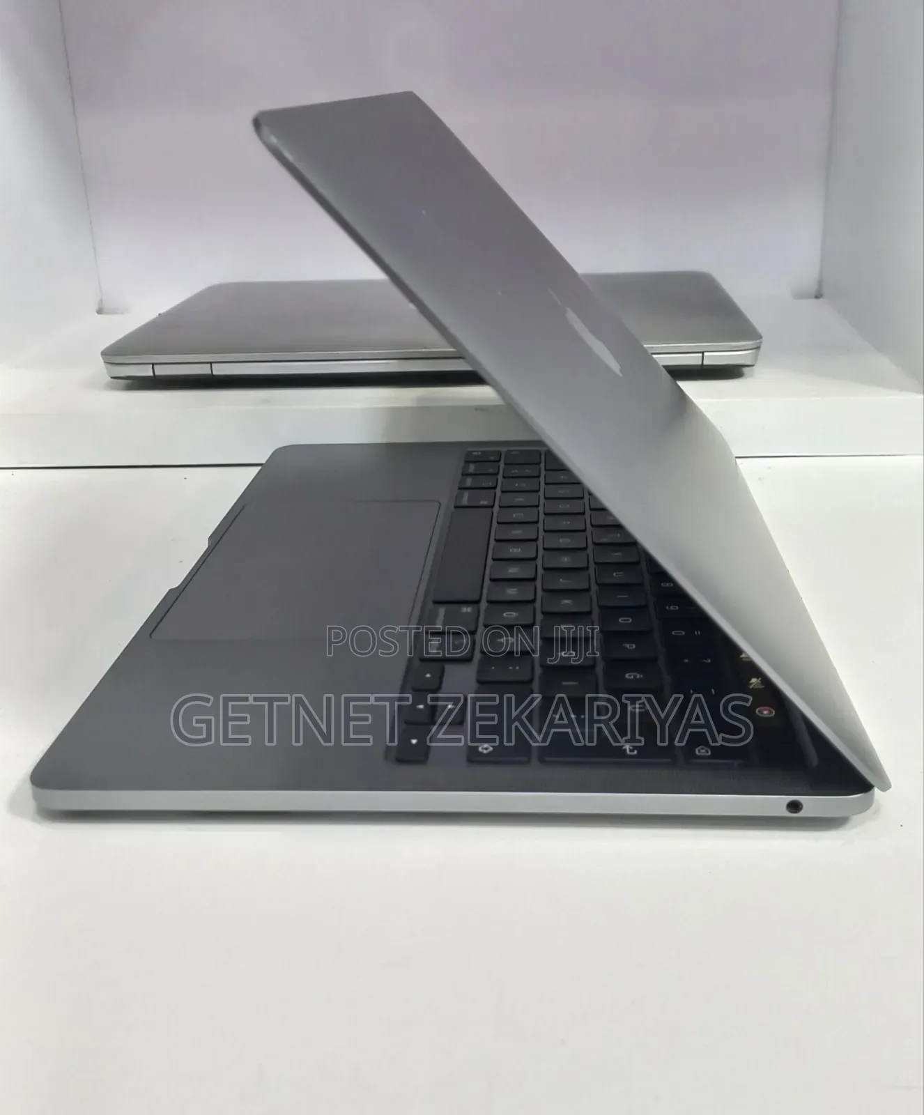 New Laptop Apple MacBook Pro 2020 M1 8GB Apple M1 SSD 256GB