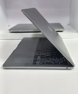 New Laptop Apple MacBook Pro 2020 M1 8GB Apple M1 SSD 256GB
