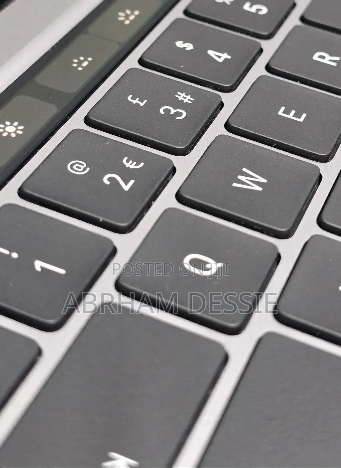 New Laptop Apple MacBook Pro 2021 M1 8GB Apple M1 SSD 512GB