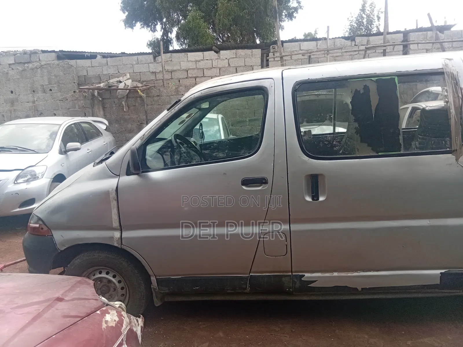 Toyota Grand HiAce 2001 Gray