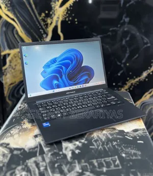 New Laptop Asus Vivobook 14 8GB Intel Core i5 SSD 512GB