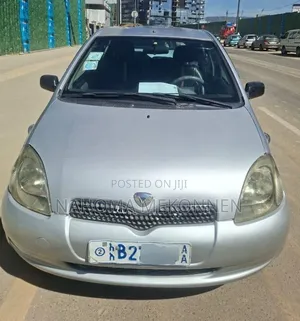 Toyota Vitz 2001 Silver