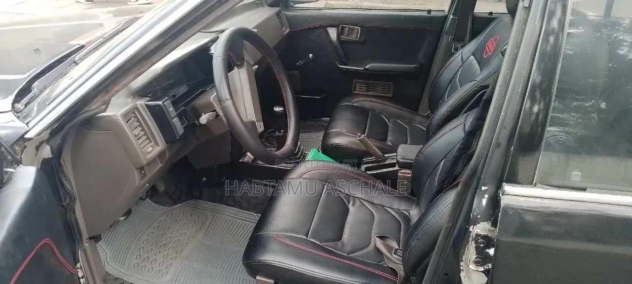 Nissan Bluebird 1997 Black