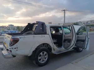 Mitsubishi L200 2007 White