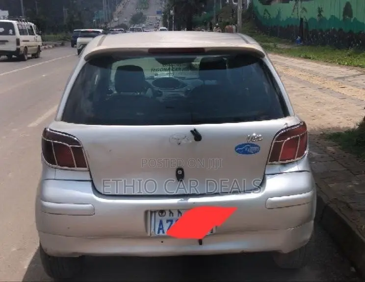 Toyota Vitz 2004 Silver