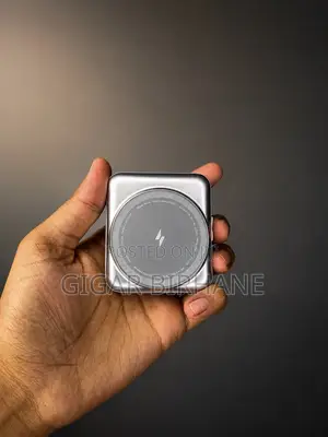 Oale Silver Edition – Wireless & Built-in Cable Charging Power Bank