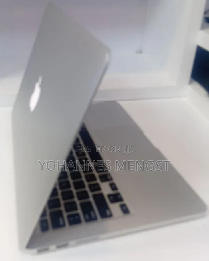 New Laptop Apple MacBook Pro 8GB Intel Core i5 SSD 256GB