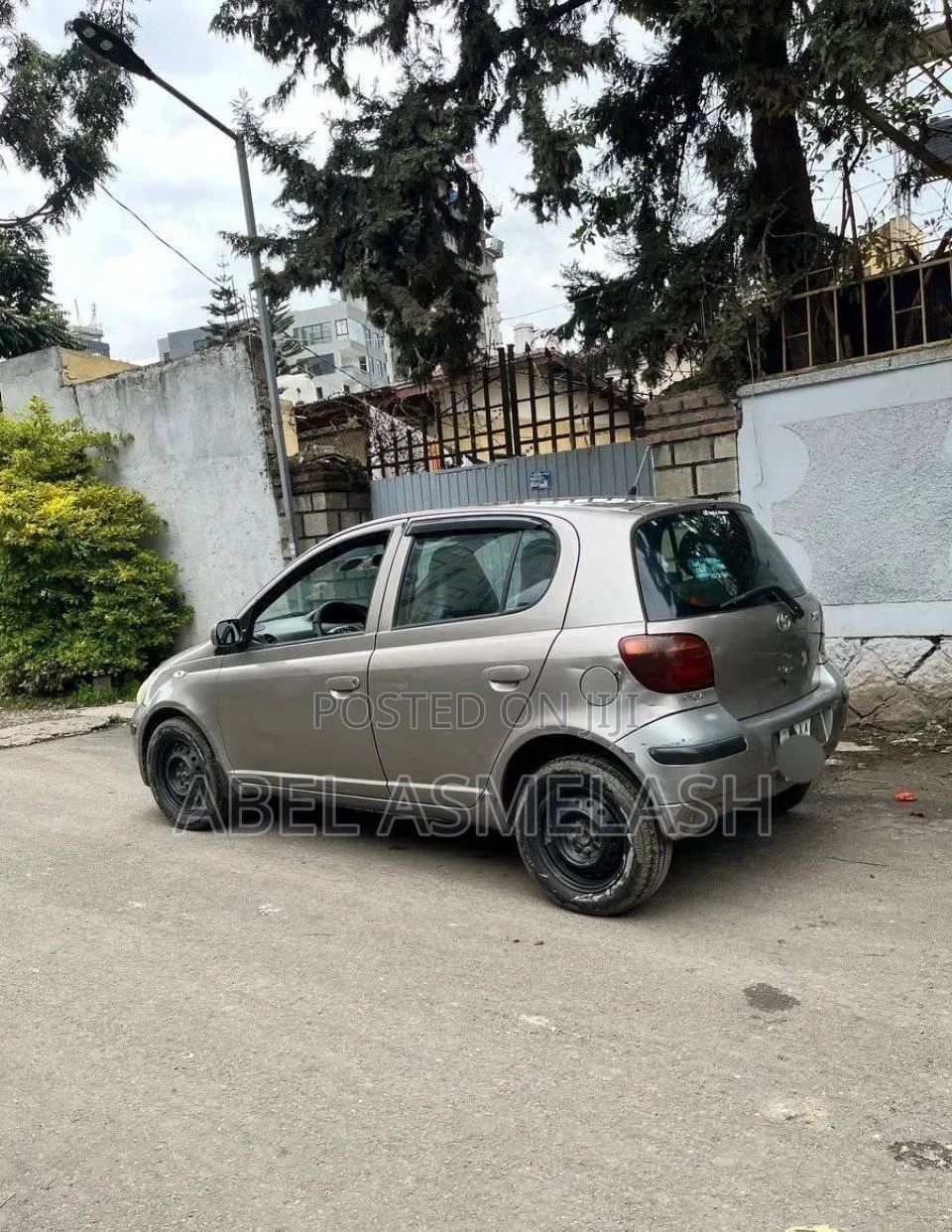 Toyota Vitz 2003 Silver