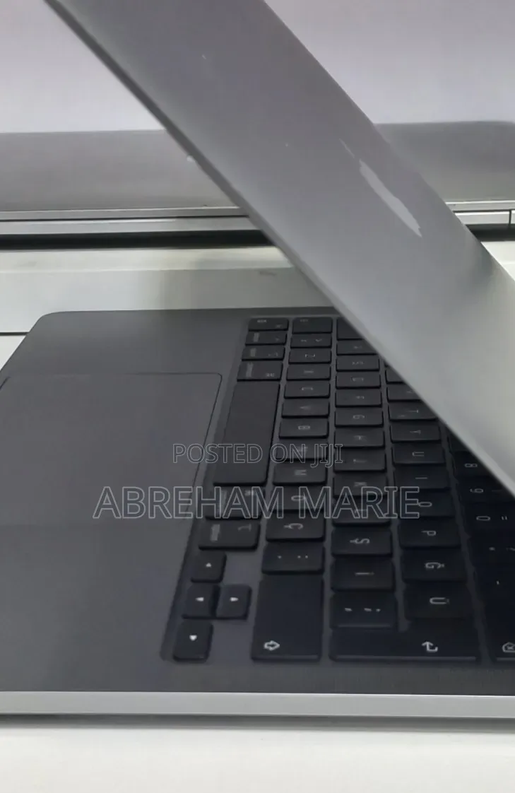 New Laptop Apple MacBook Pro 2020 M1 8GB Apple M1 Pro SSD 256GB