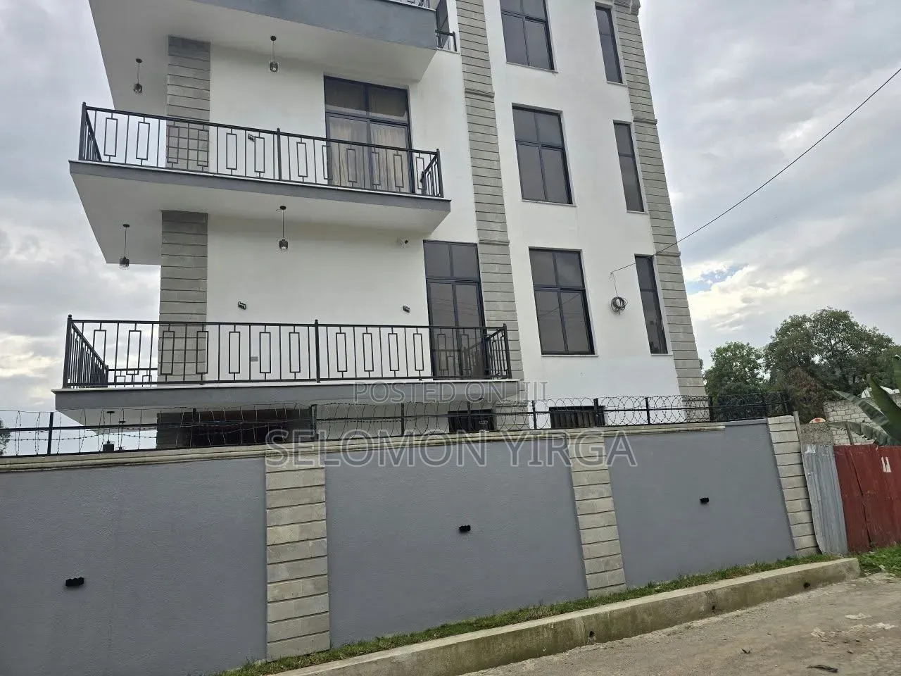 9bdrm House in Adis Ababa, Bole for sale