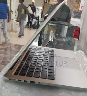 New Laptop Apple MacBook 2013 8GB Intel Core i5 SSD 256GB