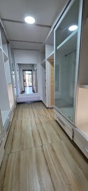 7bdrm House in Adis Ababa, Bole for sale