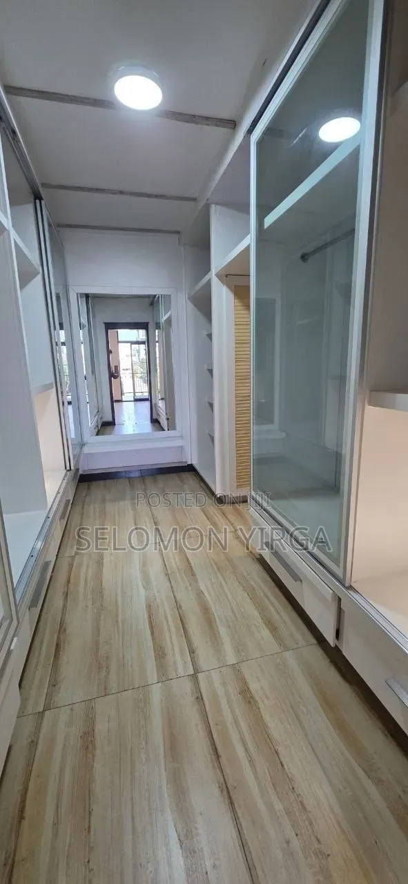 7bdrm House in Adis Ababa, Bole for sale