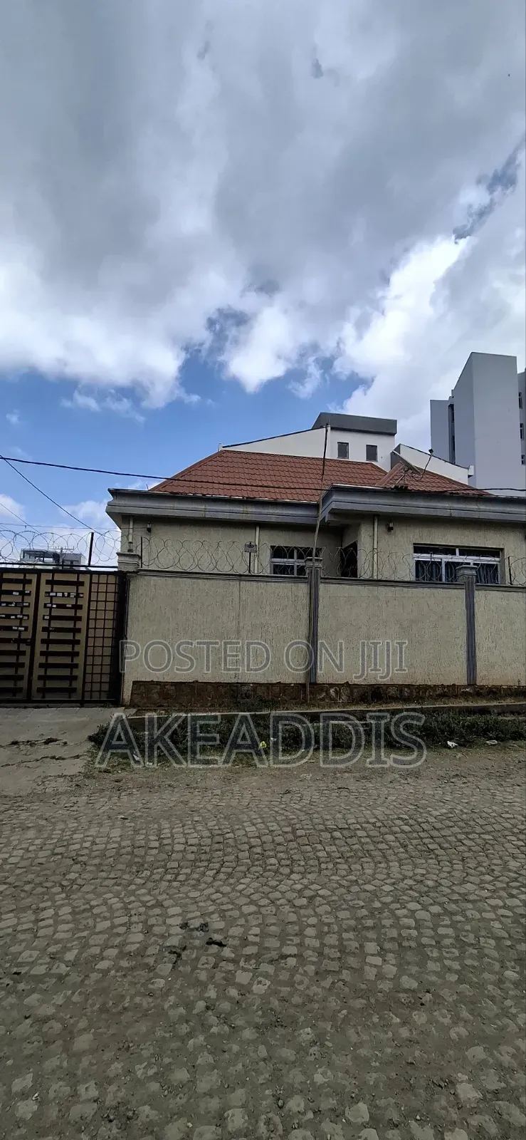 Furnished 4bdrm Villa in Bole Ayat for sale