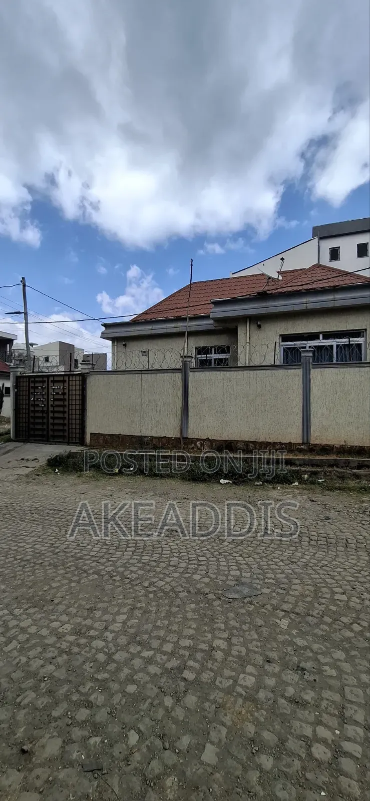 Furnished 4bdrm Villa in Bole Ayat for sale