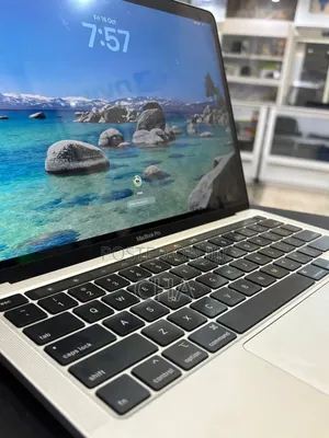 New Laptop Apple MacBook 2020 32GB Intel Core i7 SSD 512GB
