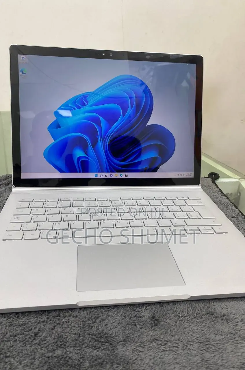 New Laptop Microsoft Surface Book 8GB Intel Core i5 SSD 128GB
