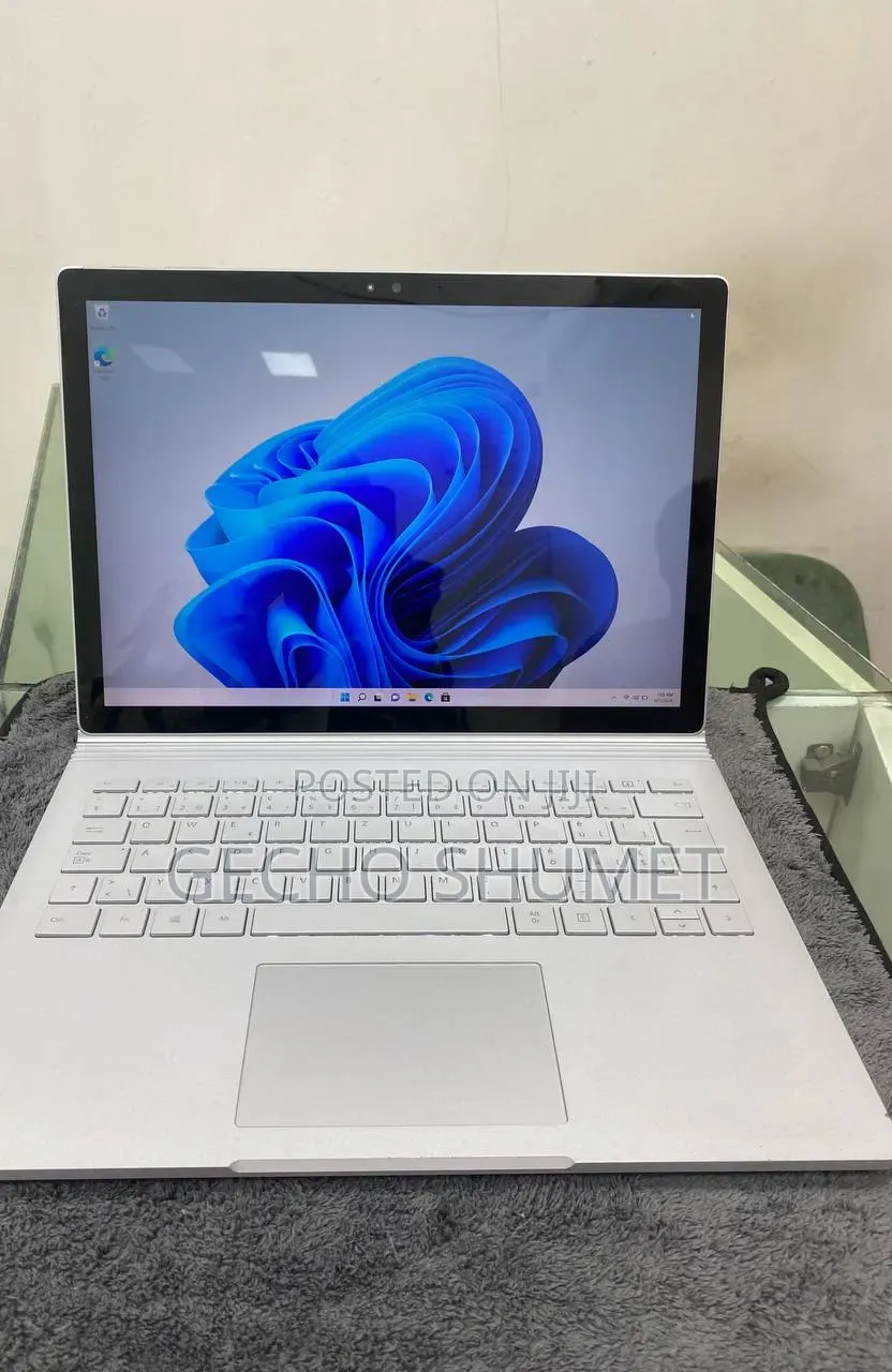 New Laptop Microsoft Surface Book 8GB Intel Core i5 SSD 128GB