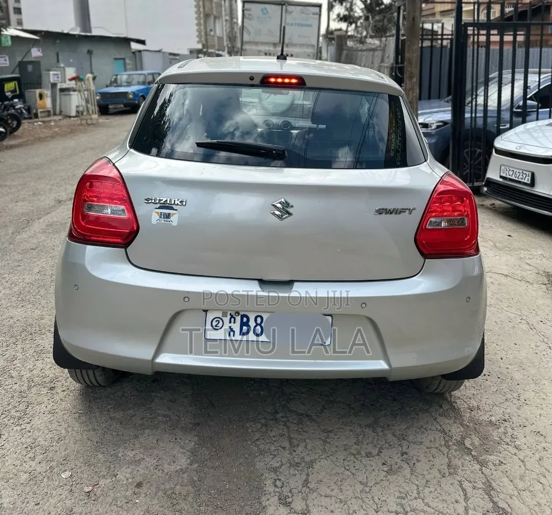 Suzuki Swift 2022 Silver