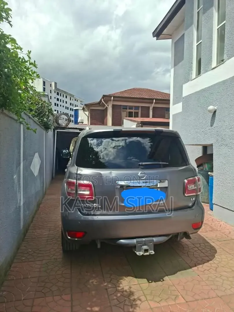 Nissan Patrol 2017 Blue
