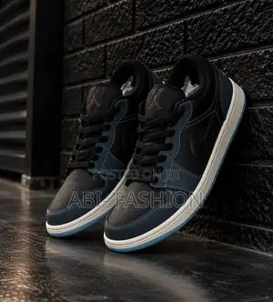 Nike Air Jordan 1 Low SE Black Dark Obsidian Navy Blue New Arriva