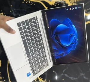 New Laptop HP EliteBook 830 G8 16GB Intel Core i5 SSD 512GB