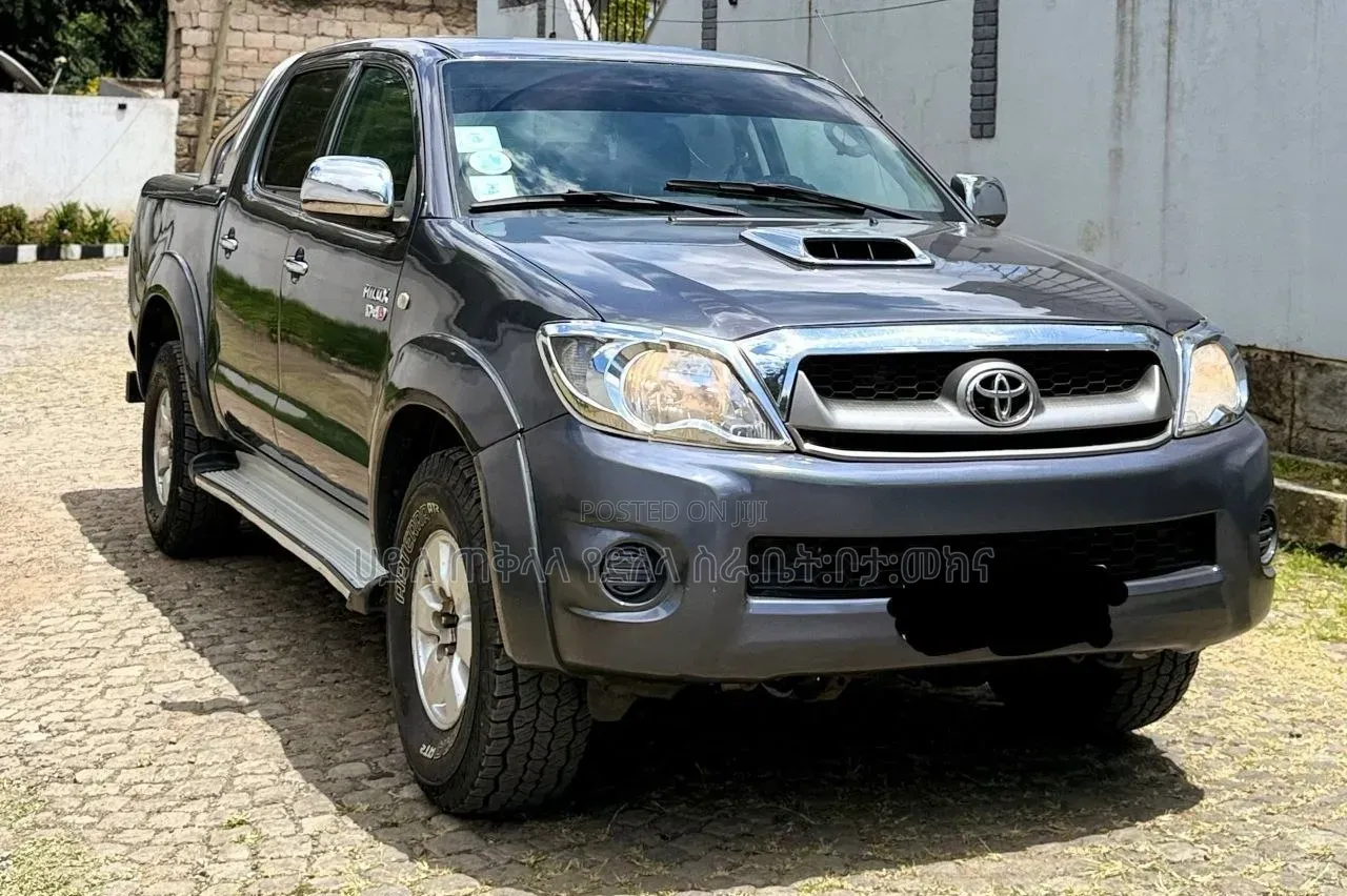Toyota Hilux 2011 Gray