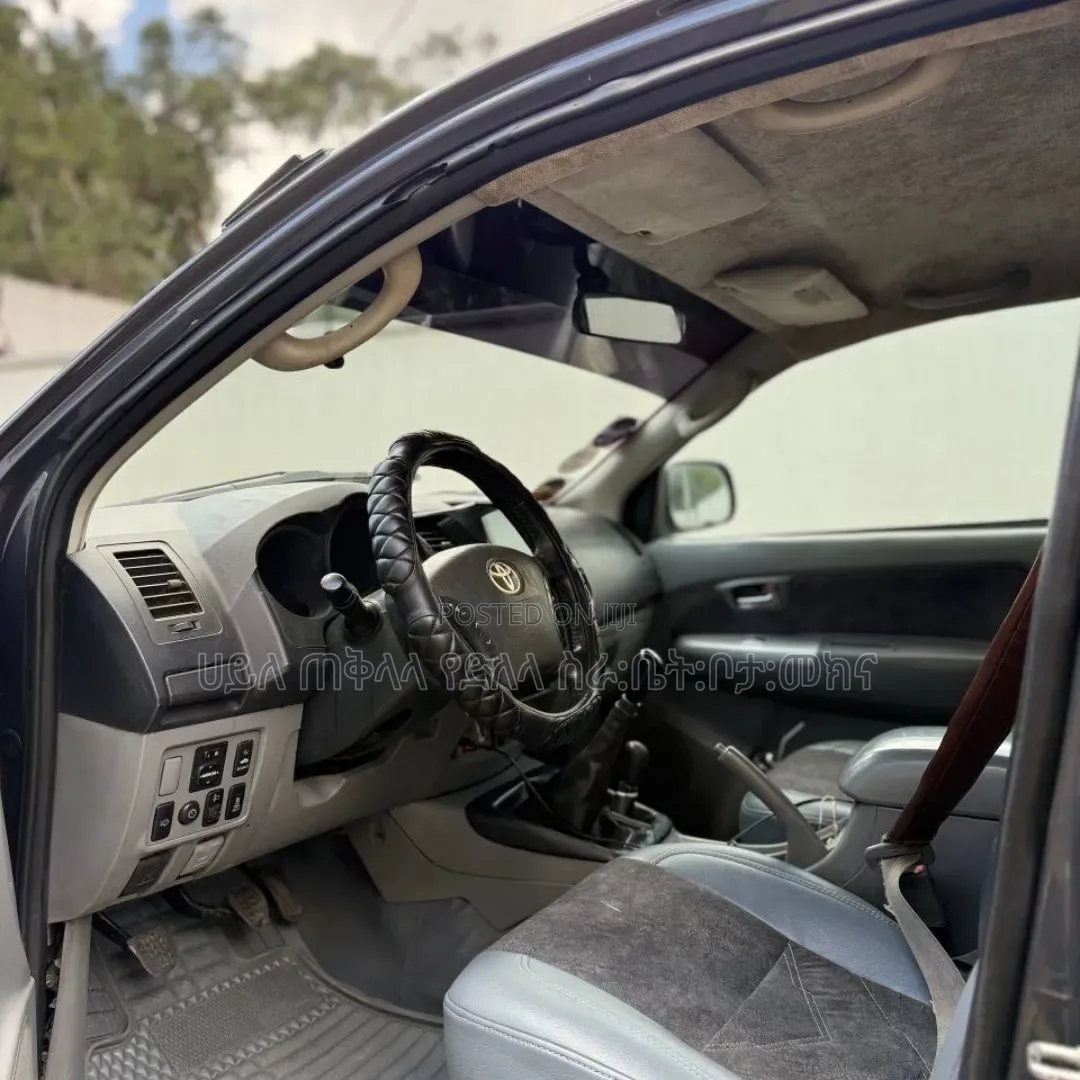 Toyota Hilux 2011 Gray