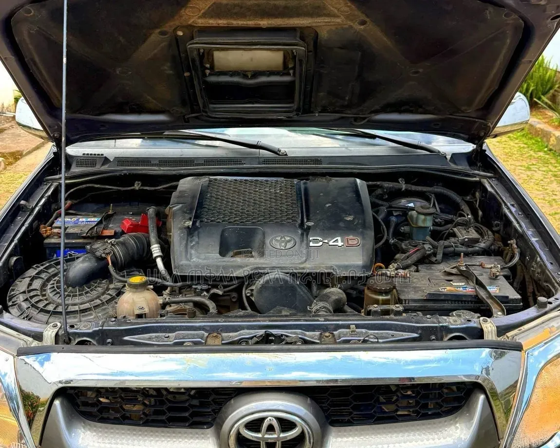 Toyota Hilux 2011 Gray