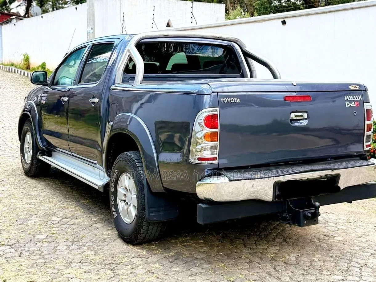 Toyota Hilux 2011 Gray