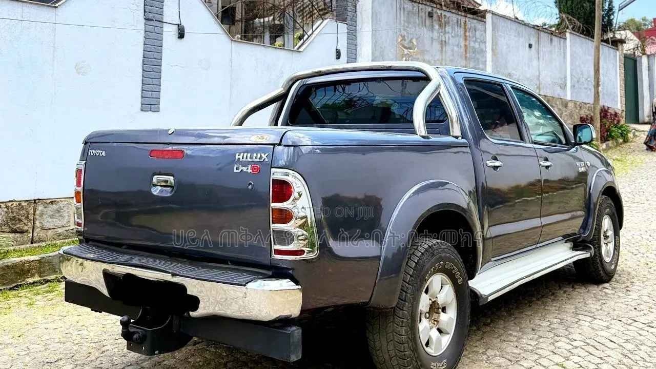 Toyota Hilux 2011 Gray