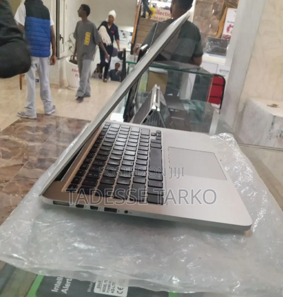 New Laptop Apple 8GB Intel Core i5 SSD 256GB