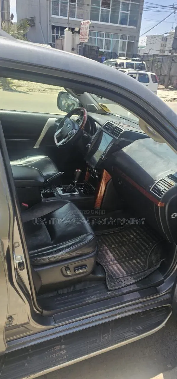 Toyota Land Cruiser Prado 2014 Gray