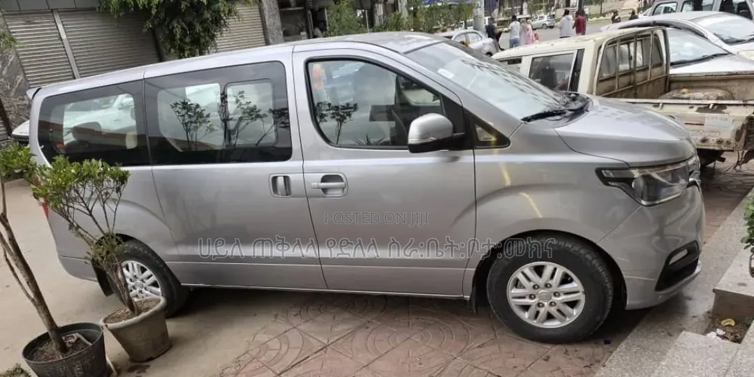 Hyundai Starex 2021 Silver