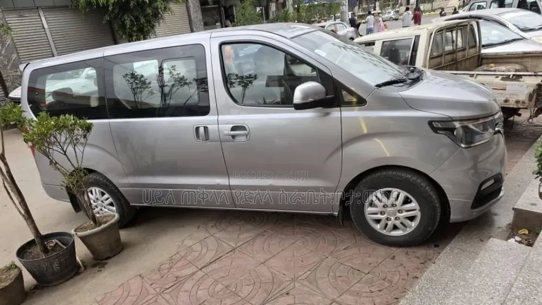 Hyundai Starex 2021 Silver