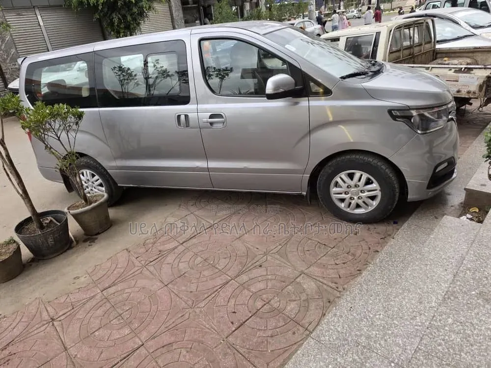 Hyundai Starex 2021 Silver