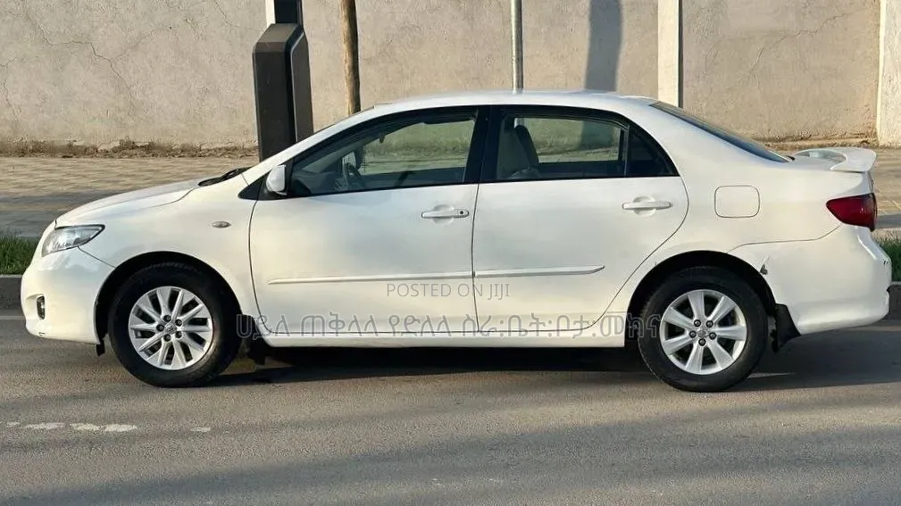 Toyota Corolla 2011 White