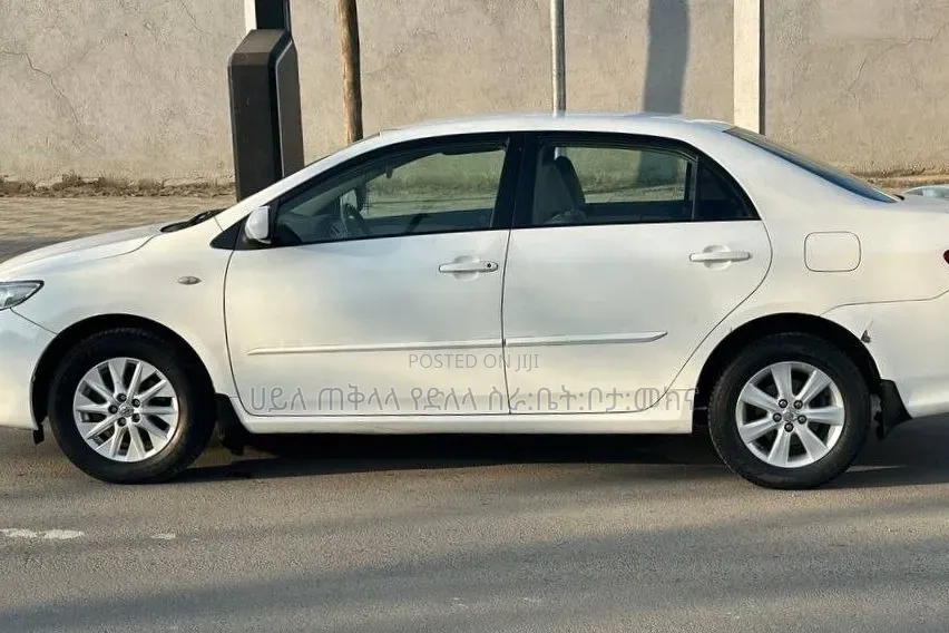 Toyota Corolla 2011 White