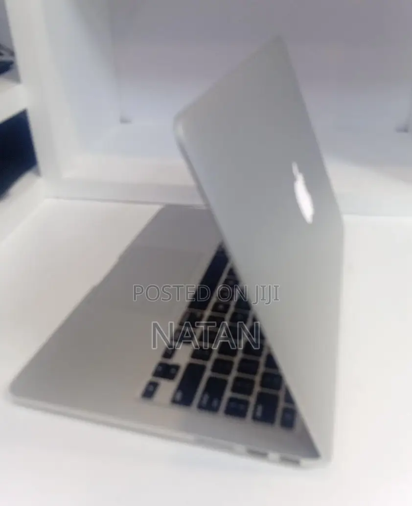 New Laptop Apple MacBook Pro 2013 8GB Intel Core i5 SSD 256GB