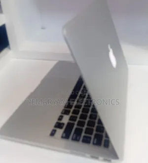 New Laptop Apple MacBook Pro 2013 8GB Intel Core i5 SSD 256GB