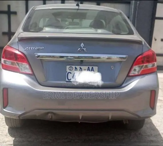 Mitsubishi Attrage 2022 Silver