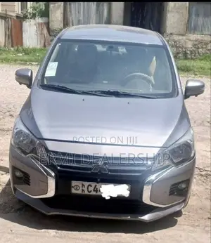 Mitsubishi Attrage 2022 Silver