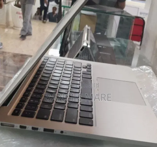 New Laptop Apple MacBook Pro 2013 8GB Intel Core i5 SSD 256GB