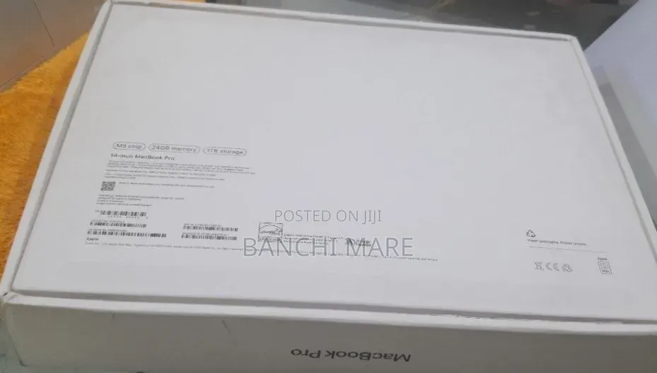 New Laptop Apple MacBook Pro 2025 M5 16GB Apple M5 SSD 512GB