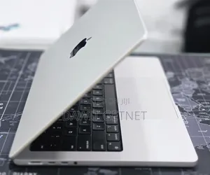 New Laptop Apple MacBook Pro 2024 M4 24GB Apple M4 SSD 512GB