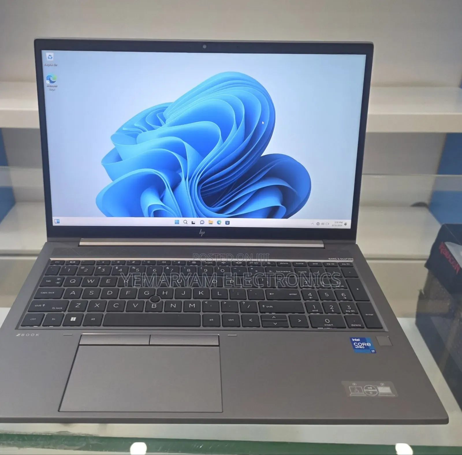 New Laptop HP ZBook Firefly G8 16GB Intel Core i7 SSD 512GB