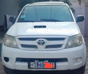 Toyota Hilux 2007 White